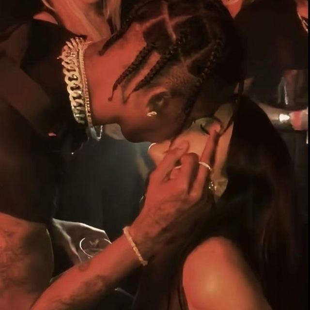 𝑃𝑖𝑛𝑘 𝑐𝑖𝑔𝑎𝑟𝑒𝑡𝑡𝑒🩷