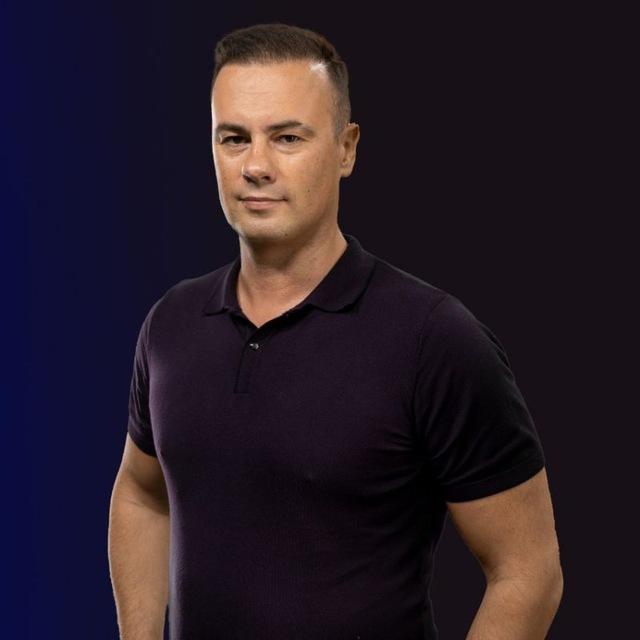 Максим Яли
