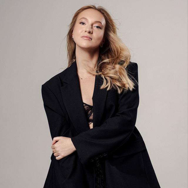 July Erasheva Stylist & fashion consultant