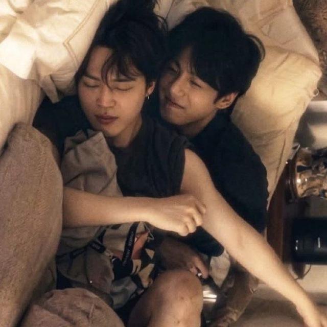 🌙☀• 𝐊𝐨𝐨𝐤𝐦𝐢𝐧𝐮𝐧𝐢𝐯𝐞𝐫𝐬𝐞 🐾🦋