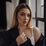 Пишет и показывает Ри