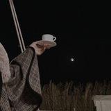 - قهوة وقمَر