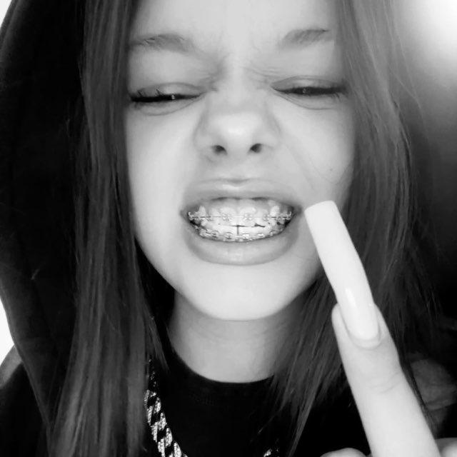 ✞