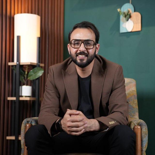 Eng100ish أستاذ عمر شاكر
