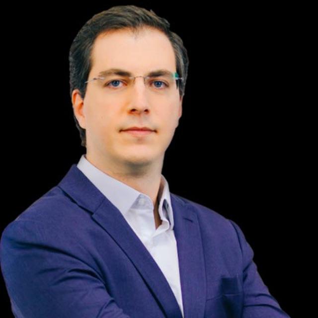 Enrico Cozzolino - Head de Análise