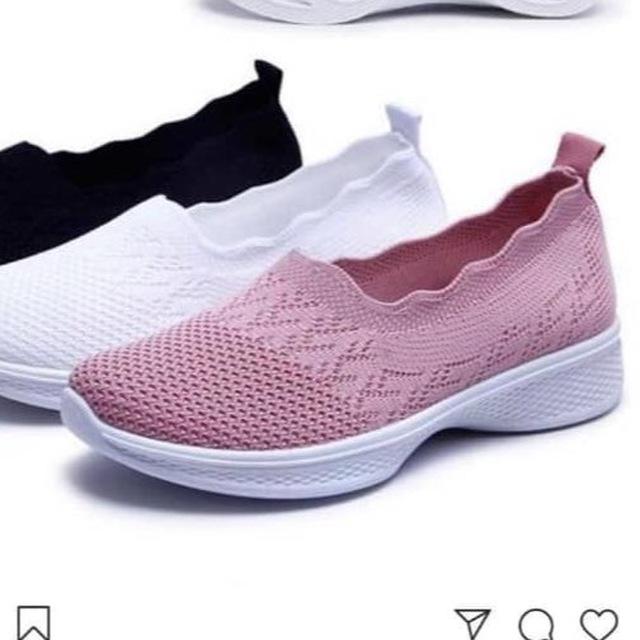 Off_shoes_land