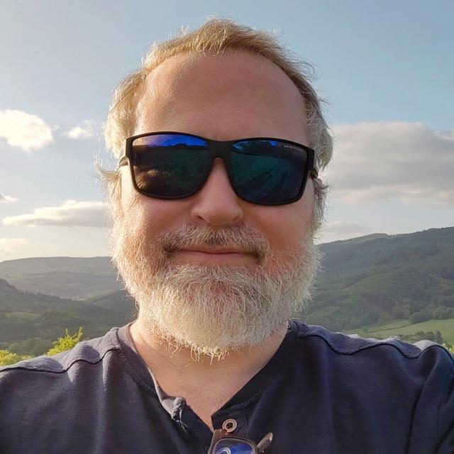 Ian Schröder : info/contact/discussion