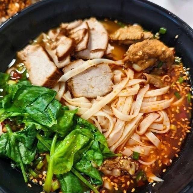 河边米线店/ကမ်းနားလမ်းရှမ်းခေါက်ဆွဲဆိုင် 🥰SKK🥰