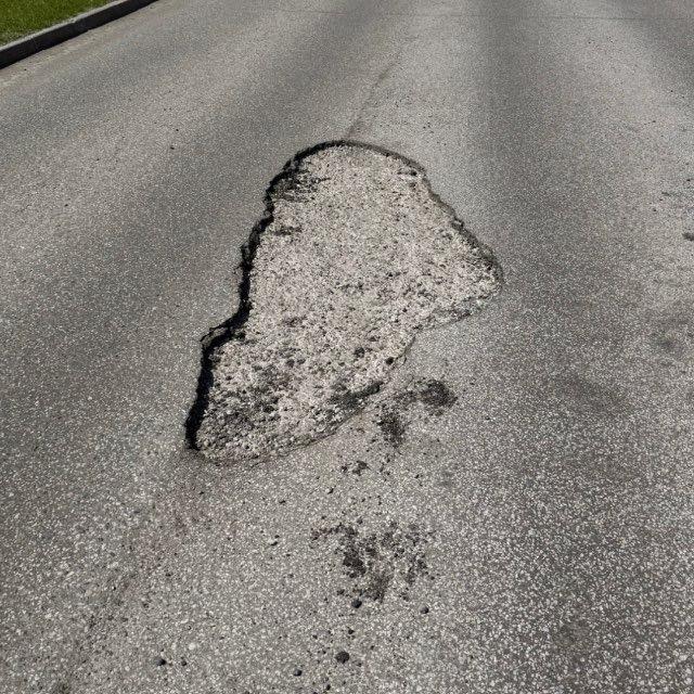 Северный парк говорит про яму на Пастернака и об отсутствии горячего водоснабжения