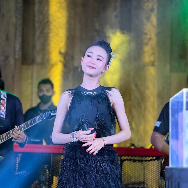 Eva - អុីវ៉ា