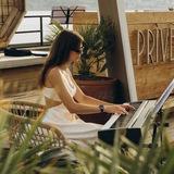 Pianist Mari