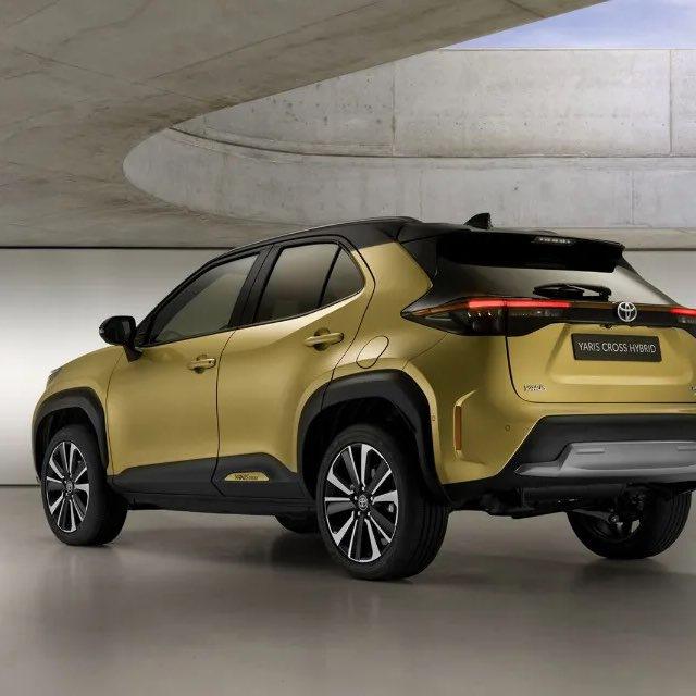 Toyota Yaris cross Russia