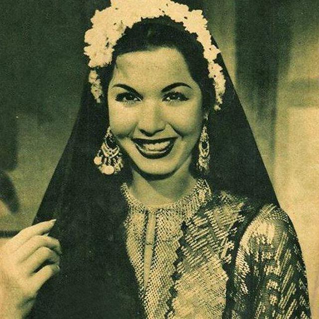 عصافير السلف تتمكيج بطاريج ٌ