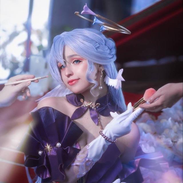 Reyna_cos