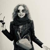 Юна Лан психолог-романист