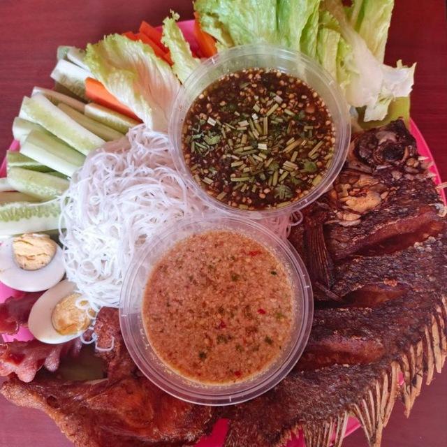 အိမ်ရှင်မ 小吃店