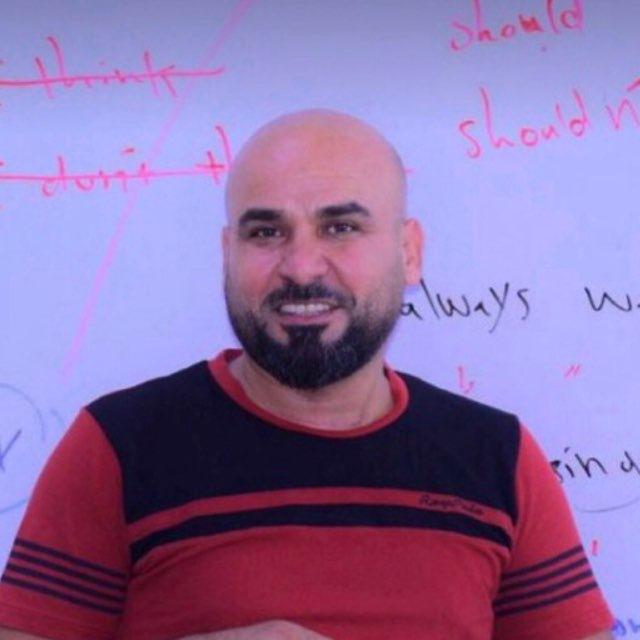 حيدر حسين مدرس اللغة الانكليزية