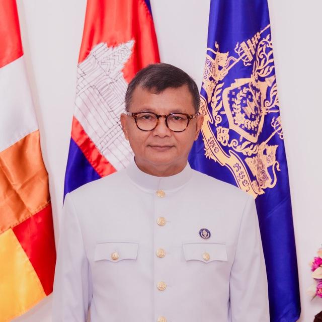 បណ្ឌិត​សភាចារ្យ​ ហង់ជួន​ ណារ៉ុន​ ឆាណែល