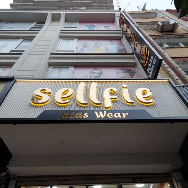 Sellfie kids wear
