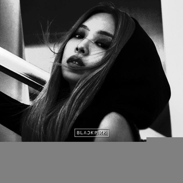 Es miembro del grupo de chicas de Corea del Sur, Blackpink.