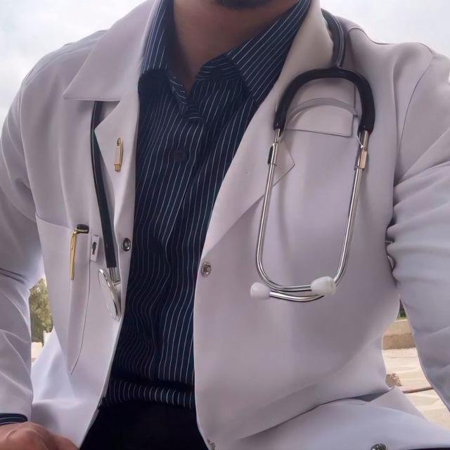دكتور إلا ربع.