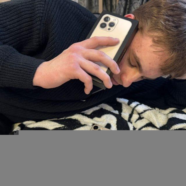 𝐈𝐩𝐡𝐨𝐧𝐞 