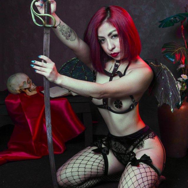 She’s a Vamp 🖤