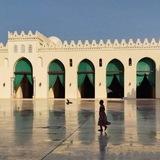 نَافِذَةُ أمَلٍ.