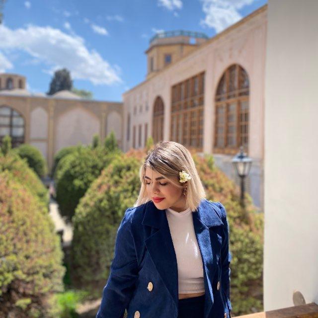 دخترک گلفروش🌻