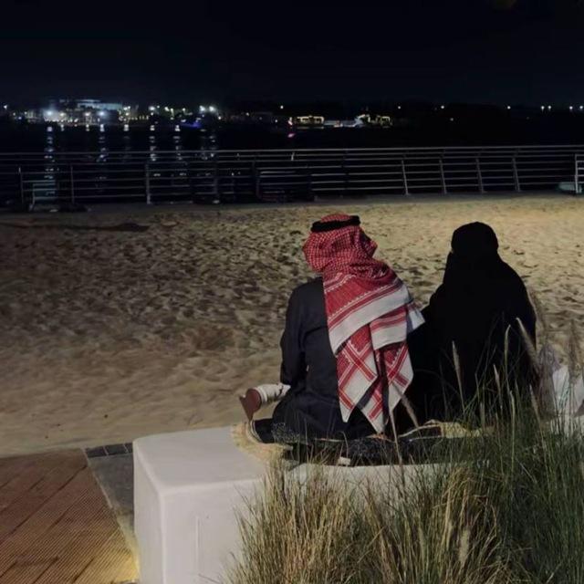 نديّ .