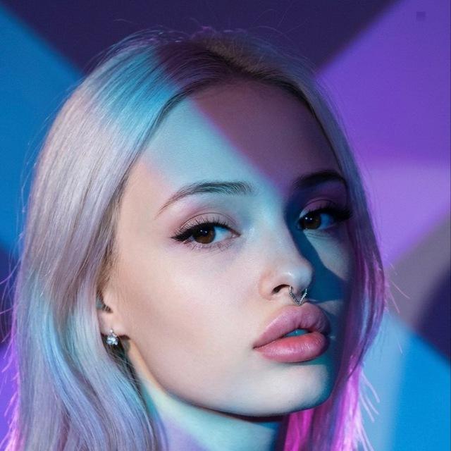 𝐸𝓋𝒶 𝑅𝓂𝑜𝓇𝑒