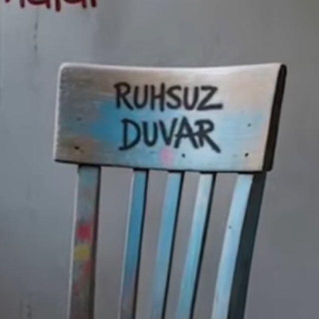 Ruhsuz Duvar