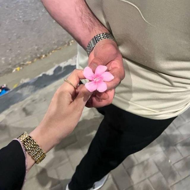مُمكن عيونك؟