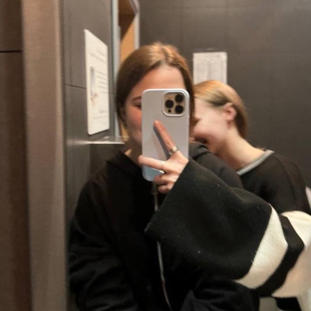 small girls 🤟🏻