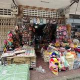 បោះដុំស្បែកជើង កាបូបនឹងគឿងក្មេងលេង(ហែម ស៊ីឡែន)