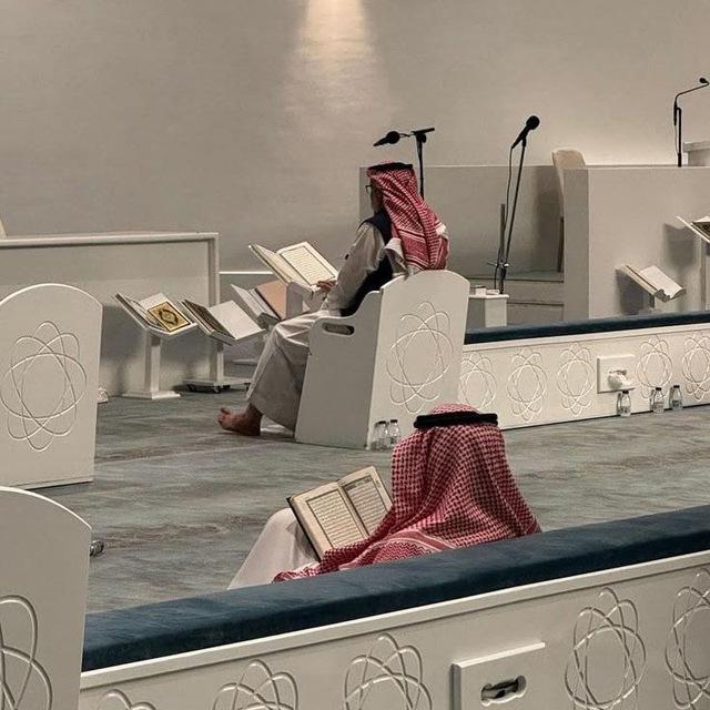 لـ آبي .