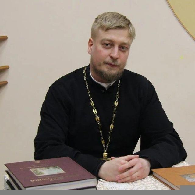 Священник Александр Красильников
