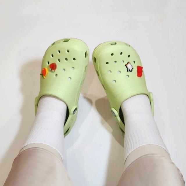 Салатовые кроксы