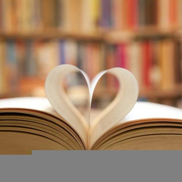Oamenii💚Fericiți📚Citesc
