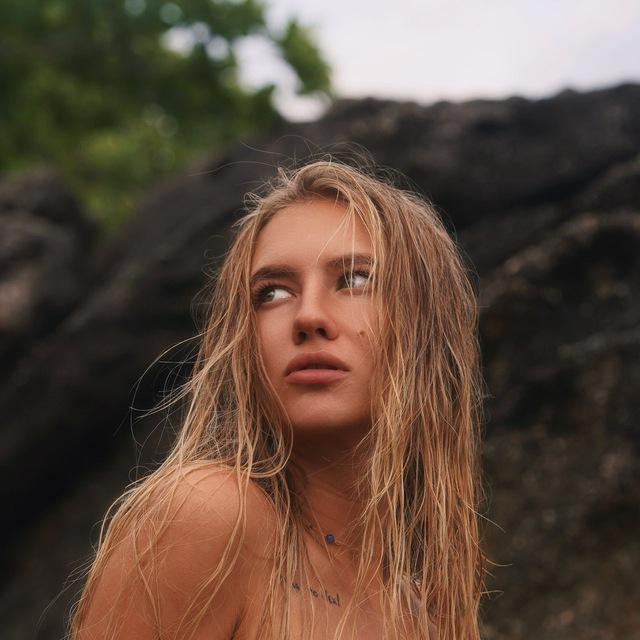 Island vibey 🏝️ feelin everything 🌅
