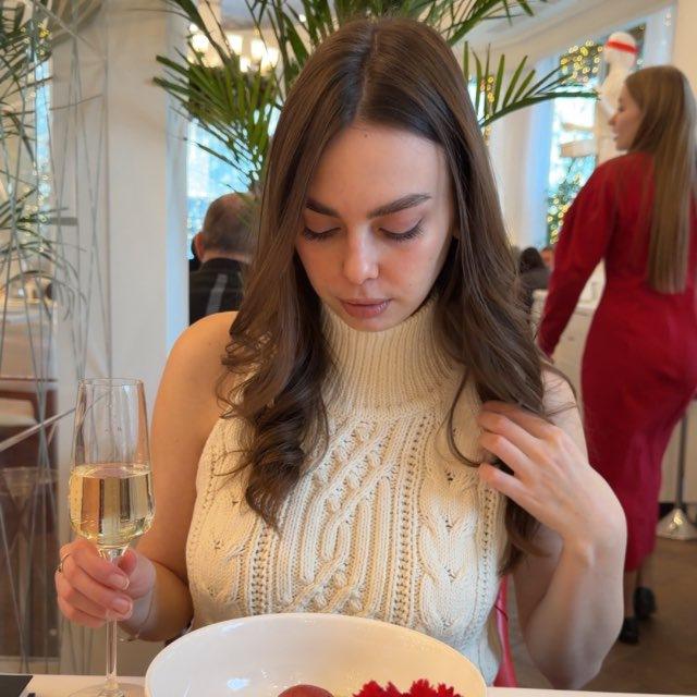 SASHA KOCHEGINA️