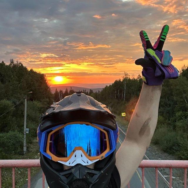 ара📺