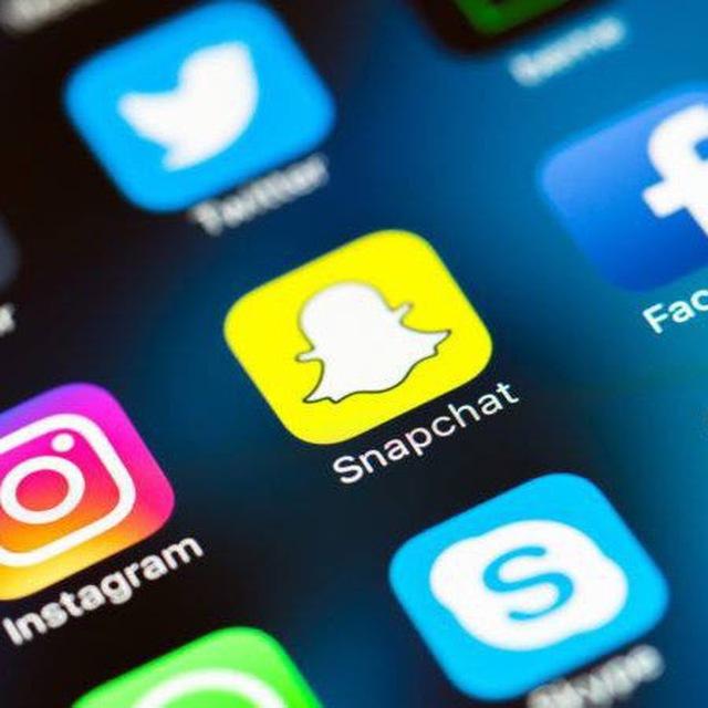Social Media Accounts ( Facebook , Instagram , Snapchat , Twitter ) Buy & Sell