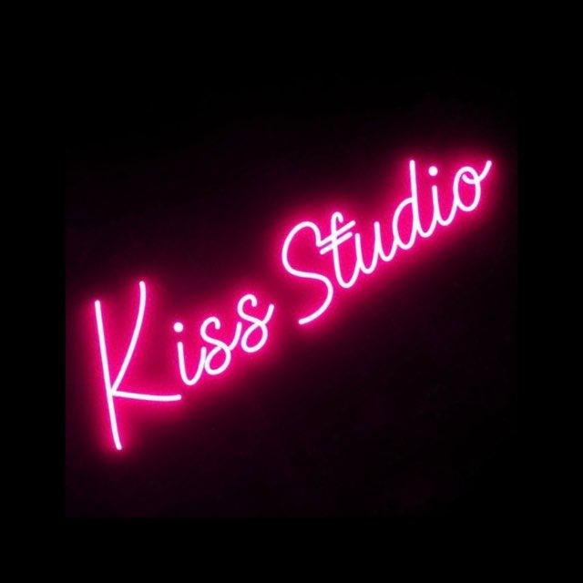 Kiss studio