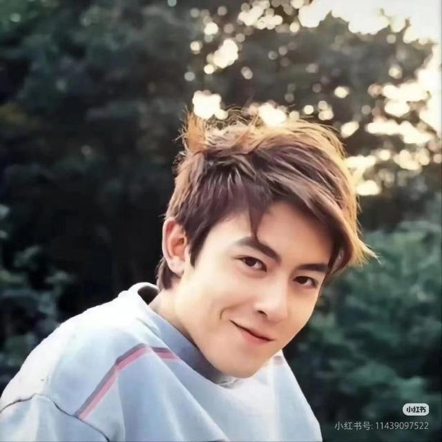滋滋男模场男花场频道