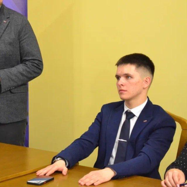 Адель тут