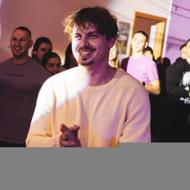 Здорова, я Денис ⚡